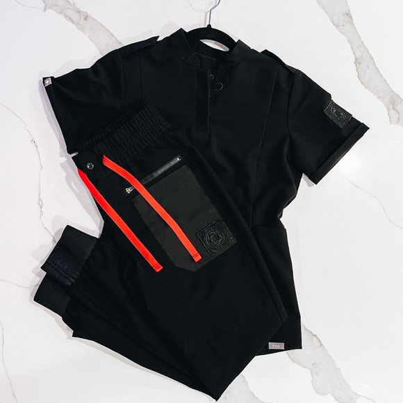 FIGS Star Wars edition- Dark Side Scrub Top + Joggers set - XXS - Picture 1 of 3